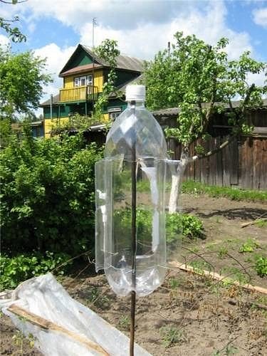 Как сделать из бутылок отпугиватель для крота